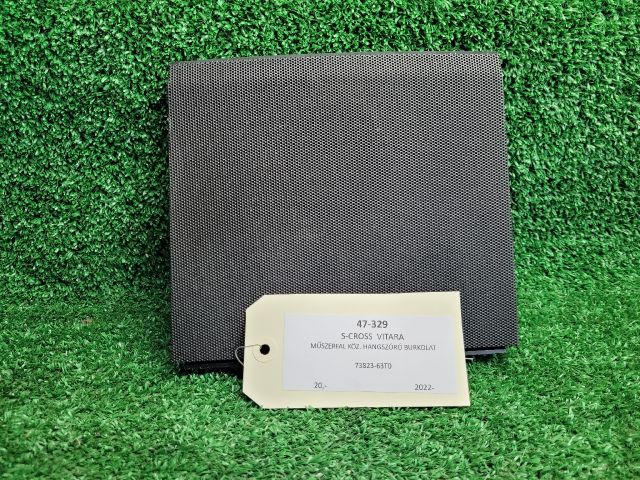 bontott SUZUKI S-CROSS Műszerfal Középső Hangszóró Burkolat
