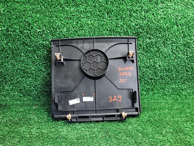 bontott SUZUKI S-CROSS Műszerfal Középső Hangszóró Burkolat