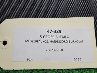 bontott SUZUKI S-CROSS Műszerfal Középső Hangszóró Burkolat