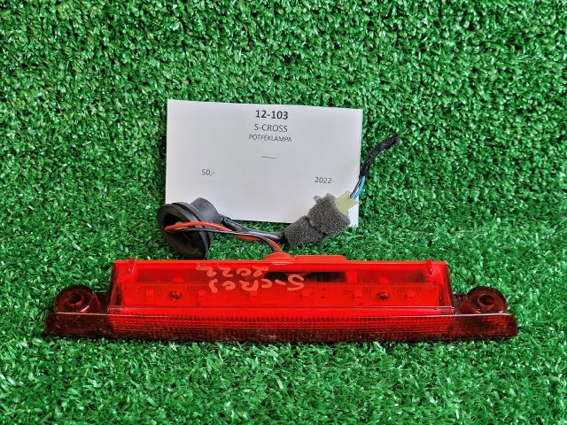 bontott SUZUKI S-CROSS Pótféklámpa