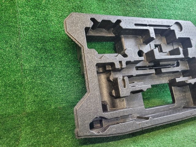 bontott SUZUKI S-CROSS Pótkerék Szerszámtartó