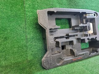 bontott SUZUKI S-CROSS Pótkerék Szerszámtartó