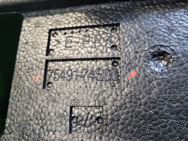 bontott SUZUKI S-CROSS Pótkerék Szerszámtartó