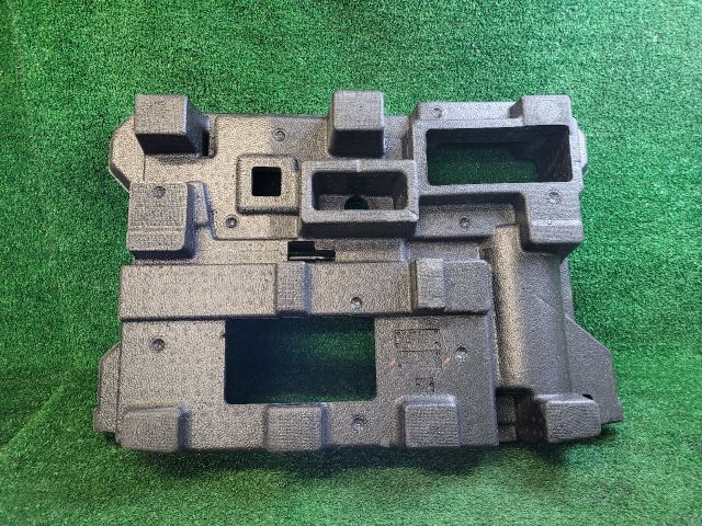 bontott SUZUKI S-CROSS Pótkerék Szerszámtartó