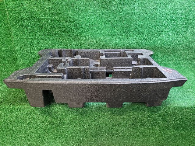 bontott SUZUKI S-CROSS Pótkerék Szerszámtartó