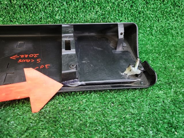 bontott SUZUKI S-CROSS Rendszámtábla Tartó