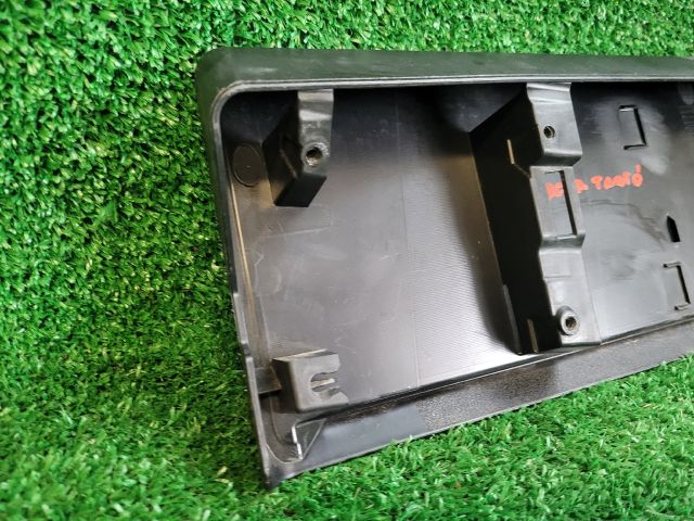 bontott SUZUKI S-CROSS Rendszámtábla Tartó