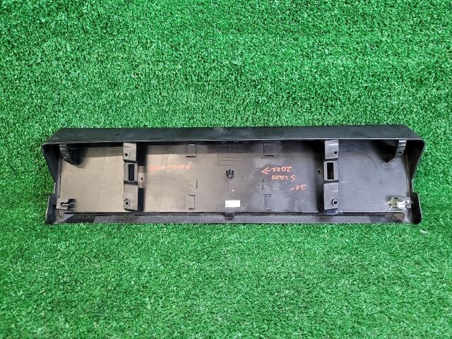 bontott SUZUKI S-CROSS Rendszámtábla Tartó