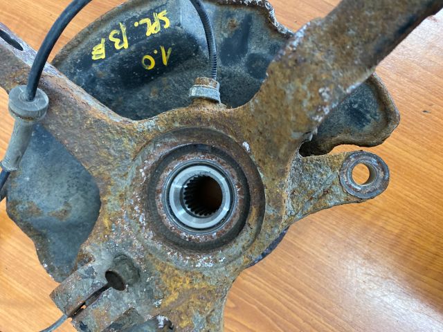 bontott SUZUKI SPLASH Bal első Csonkállvány Kerékaggyal