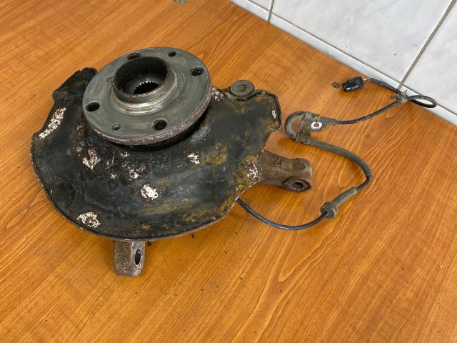 bontott SUZUKI SPLASH Bal első Csonkállvány Kerékaggyal