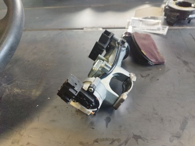 bontott SUZUKI SPLASH Gyújtáskapcsoló Házzal