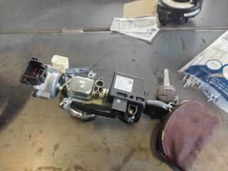 bontott SUZUKI SPLASH Gyújtáskapcsoló Házzal