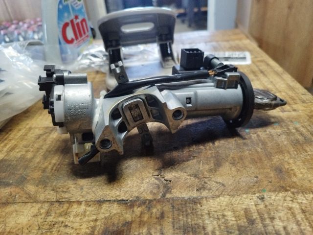 bontott SUZUKI SPLASH Gyújtáskapcsoló Házzal