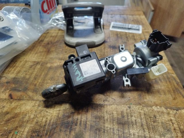 bontott SUZUKI SPLASH Gyújtáskapcsoló Házzal