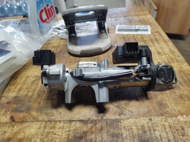 bontott SUZUKI SPLASH Gyújtáskapcsoló Házzal