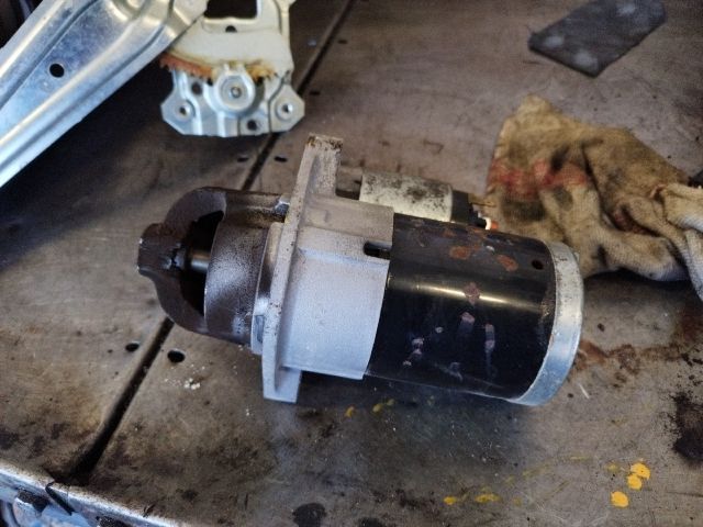 bontott SUZUKI SPLASH Önindító