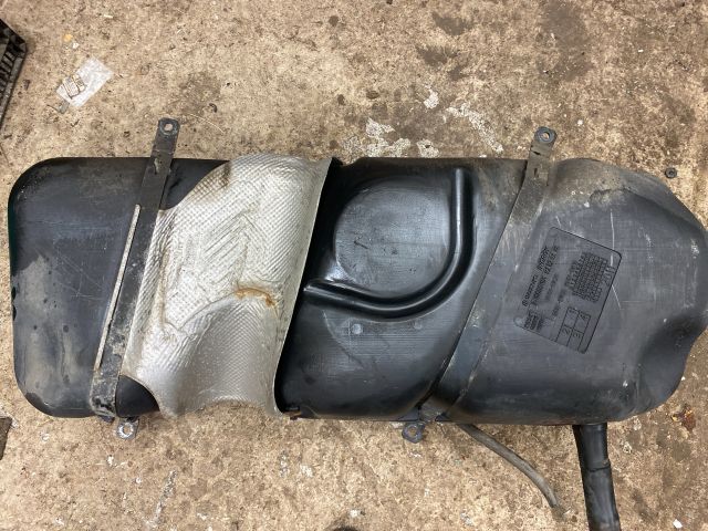 bontott SUZUKI SPLASH Tank