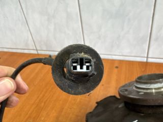 bontott SUZUKI SPLASH Bal első Csonkállvány Kerékaggyal