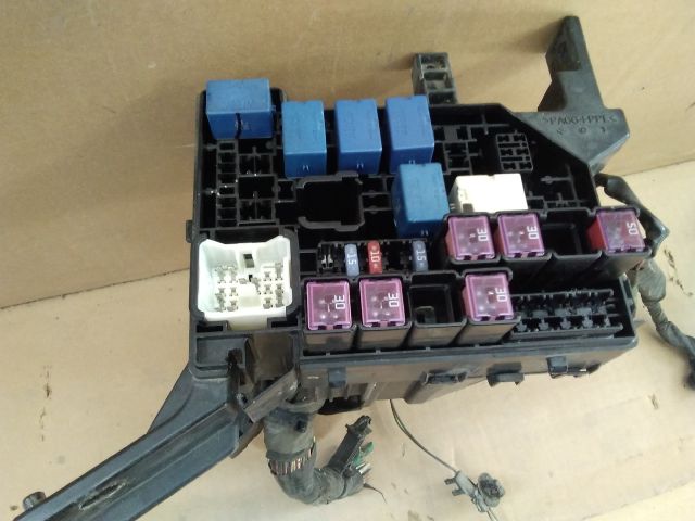 bontott SUZUKI SPLASH Biztosítéktábla Motortér