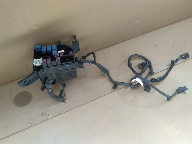 bontott SUZUKI SPLASH Biztosítéktábla Motortér