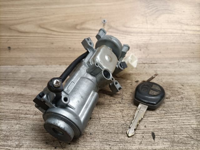 bontott SUZUKI SPLASH Gyújtáskapcsoló Házzal