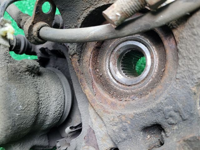 bontott SUZUKI SPLASH Jobb első Csonkállvány Kerékaggyal