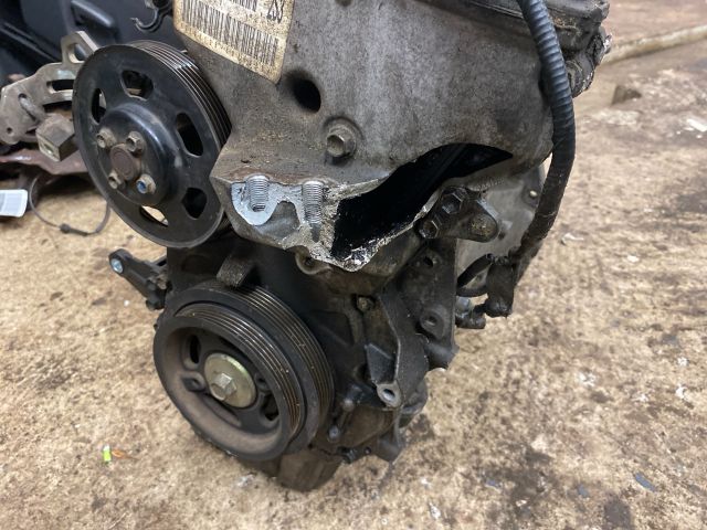 bontott SUZUKI SPLASH Motor (Fűzött blokk hengerfejjel)