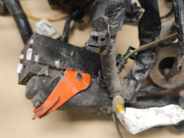 bontott SUZUKI SPLASH Motor Kábelköteg