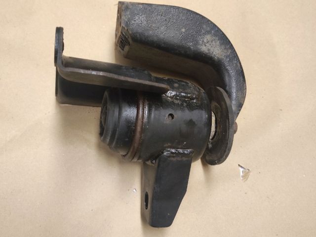 bontott SUZUKI SPLASH Motor Tartó Bak (Fém)