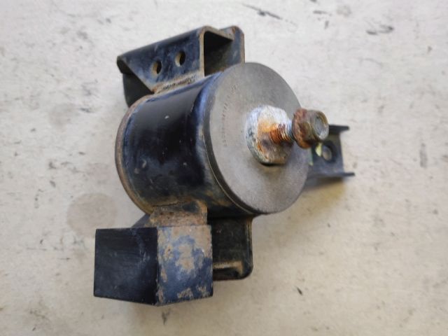 bontott SUZUKI SPLASH Motor Tartó Bak Jobb