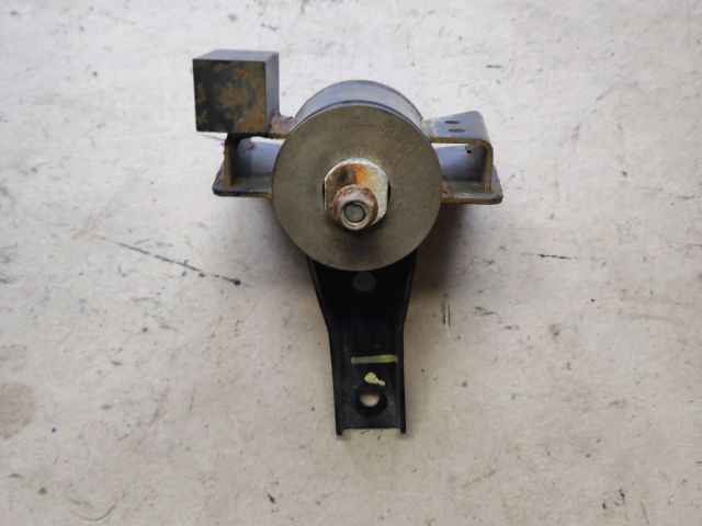 bontott SUZUKI SPLASH Motor Tartó Bak Jobb