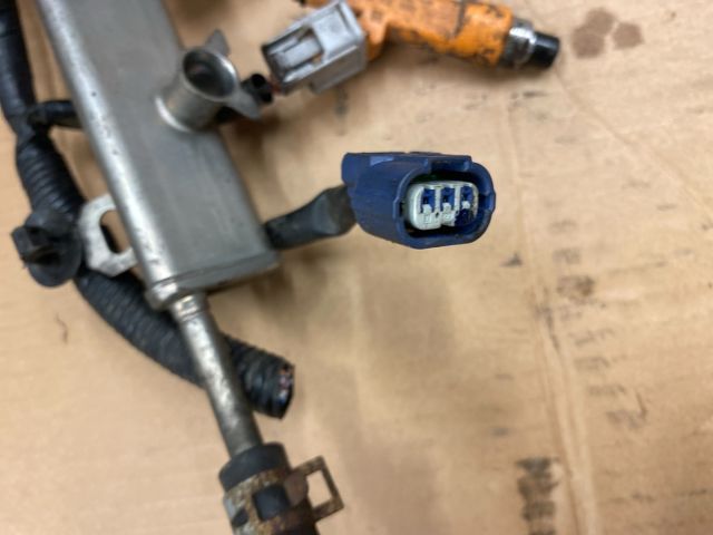 bontott SUZUKI SPLASH Porlasztó Sor / Híd