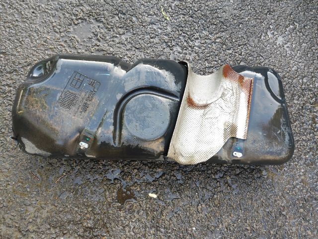 bontott SUZUKI SPLASH Tank