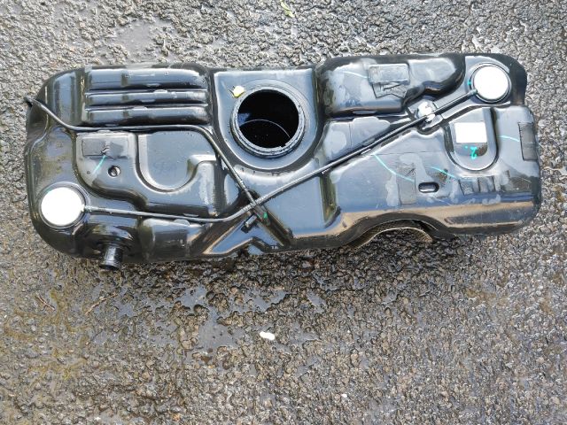 bontott SUZUKI SPLASH Tank