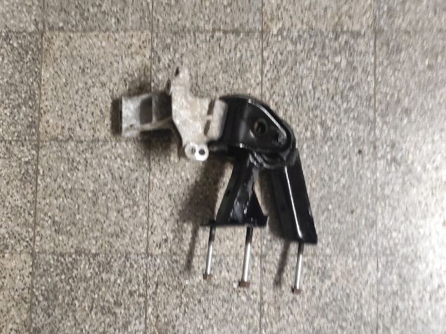 bontott SUZUKI SPLASH Váltó Tartó Bak (Pozíciófüggetlen)