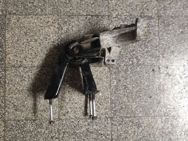 bontott SUZUKI SPLASH Váltó Tartó Bak (Pozíciófüggetlen)