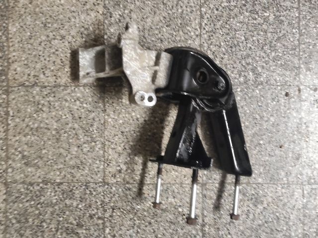 bontott SUZUKI SPLASH Váltó Tartó Bak (Pozíciófüggetlen)