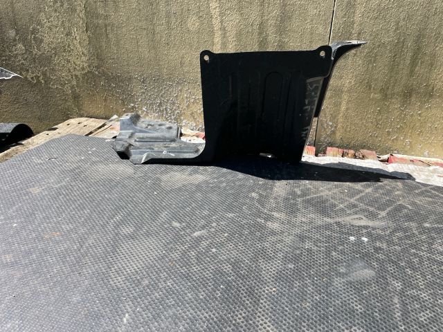 bontott SUZUKI SPLASH Bal Motorburkolat