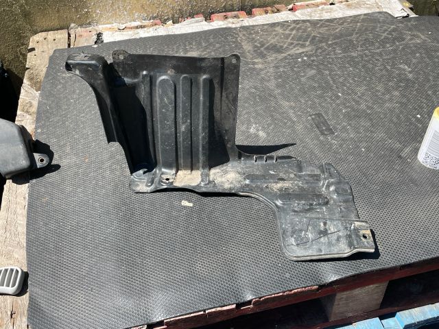 bontott SUZUKI SPLASH Bal Motorburkolat