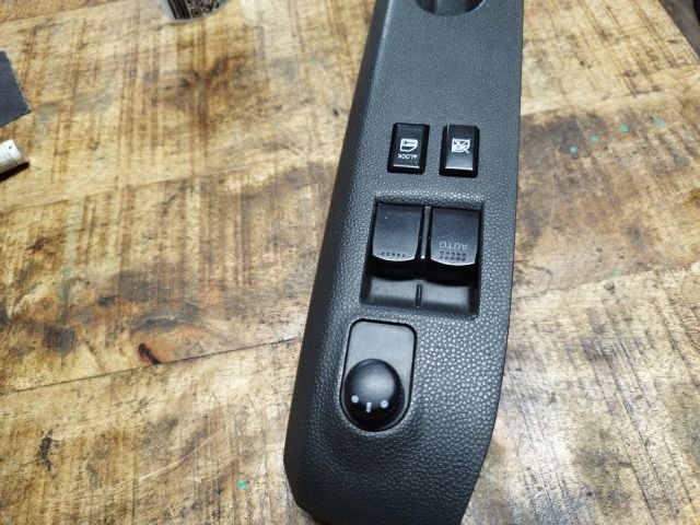 bontott SUZUKI SPLASH Ablakemelő és Tükör Kapcsoló