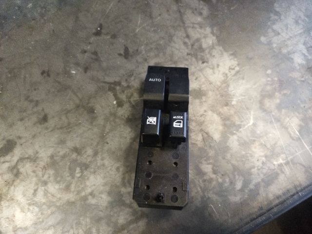 bontott SUZUKI SPLASH Ablakemelő Kapcsoló Négyes / Kettes