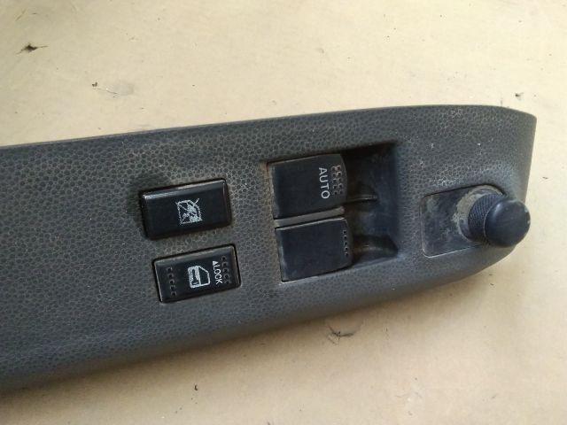 bontott SUZUKI SPLASH Bal első Ablakemelő Kapcsoló