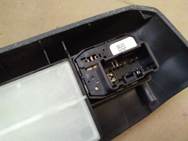 bontott SUZUKI SPLASH Bal első Ablakemelő Kapcsoló