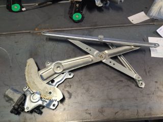 bontott SUZUKI SPLASH Bal első Ablakemelő Szerkezet (Elektromos)