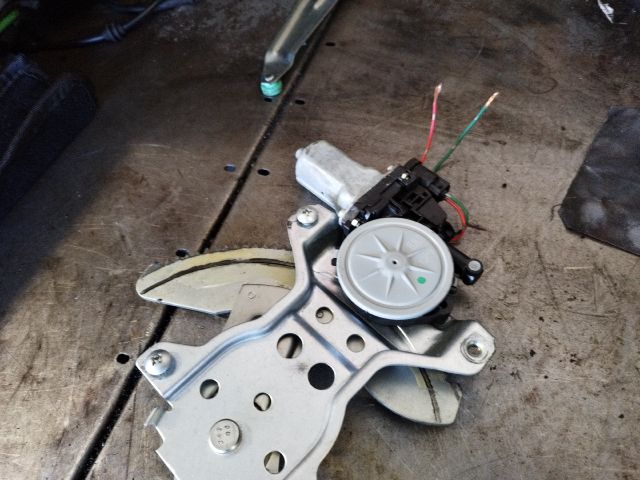 bontott SUZUKI SPLASH Bal első Ablakemelő Szerkezet (Elektromos)