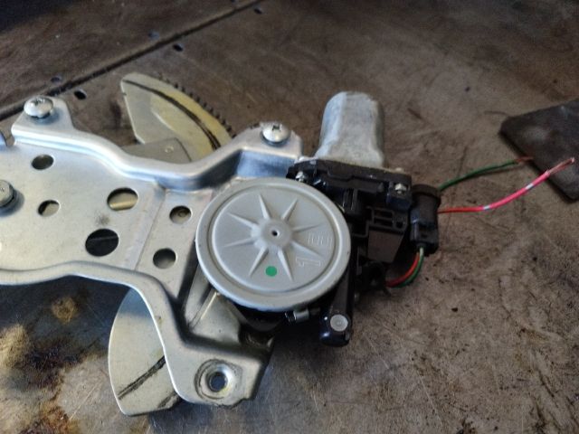 bontott SUZUKI SPLASH Bal első Ablakemelő Szerkezet (Elektromos)