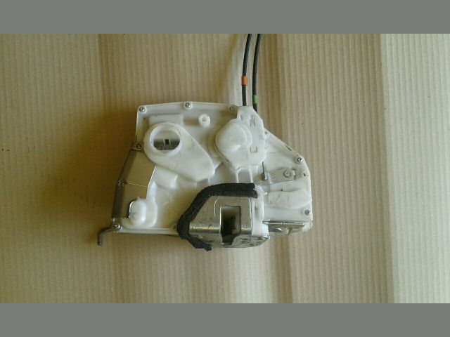 bontott SUZUKI SPLASH Bal első Ajtózár Motor