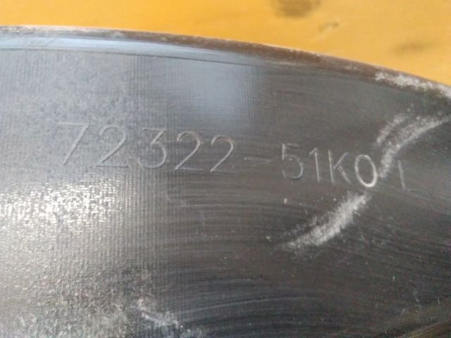 bontott SUZUKI SPLASH Bal első Dobbetét (Kerékjárati, Műanyag)