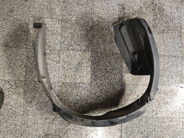 bontott SUZUKI SPLASH Bal első Dobbetét (Kerékjárati, Műanyag)