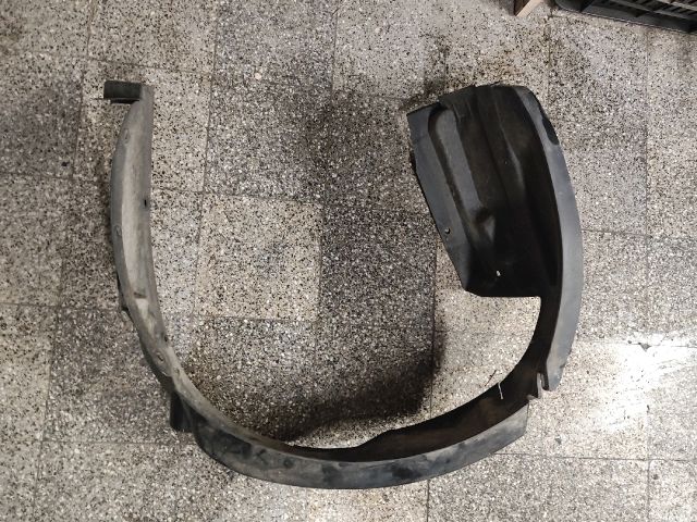 bontott SUZUKI SPLASH Bal első Dobbetét (Kerékjárati, Műanyag)